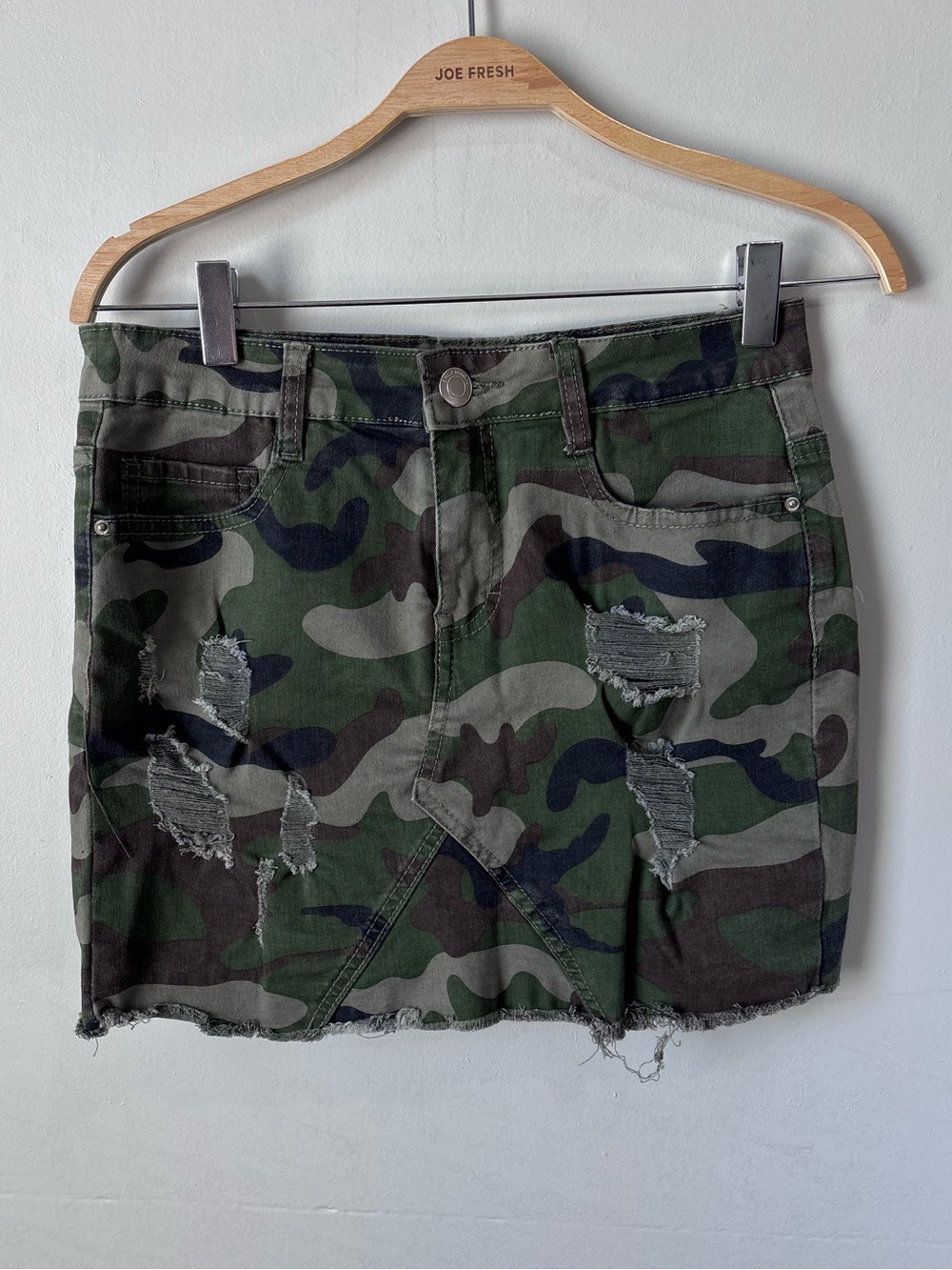 ✨3/$30✨ Streetwear Society Camo Distressed Denim Mini Skirt | Size M